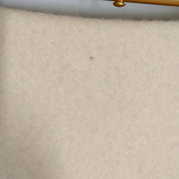 Polo Ralph Lauren Cream 100% Lambswool Blue Ralph Lauren Logo Fringe Scarf - Picture 9 of 10